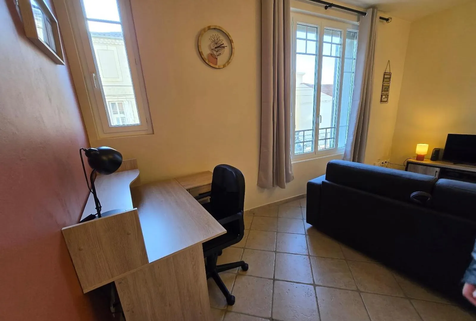 Appartement 55 M2 Avec Terrasse, Clim, Wifi, Netflix, Bureau Avignon Apartman