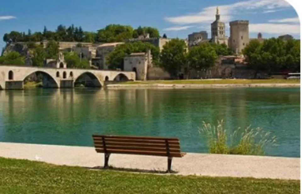 Appartement 55 M2 Avec Terrasse, Clim, Wifi, Netflix, Bureau Avignon Apartman